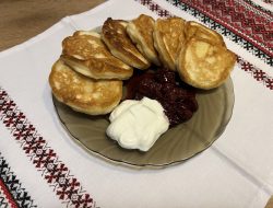 пишні оладки з яблуками