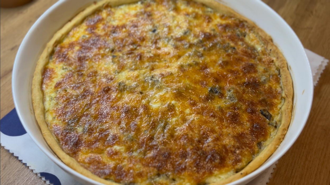 лоранський пиріг з куркою та грибами