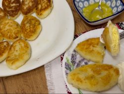 манники з сирною начинкою з родзинками