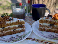 медовий з сметанним кремом