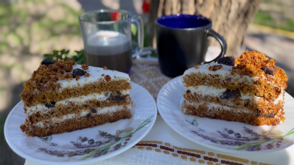 медовий з сметанним кремом